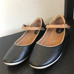 Clark’s Artisan Mary Jane Black Leather Flats